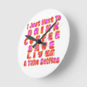 Reizend will ich gerade, um Kaffee zu trinken Runde Wanduhr (Winkel)