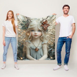 Reizende blonde Fee mit goldenen Glitterflügeln un Fleecedecke
