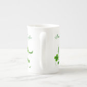 Reizende grüne Kleeblatt-Irishcoffee-Tasse Porzellantasse (Rückseite)