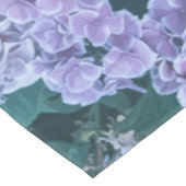 Reizende lila und rosa Blumen| Tischdecke (Schrägansicht)