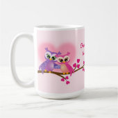 Reizende Paar-Eulen auf einer Niederlassungs-Tasse Kaffeetasse (Links)