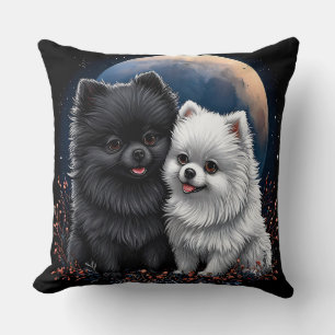 Reizende schwarze und weiße Pomeranian-Welpen Kissen