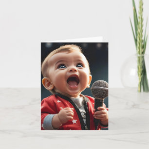Reizendes Kleinkind singt enthusiastisch Blank Karte