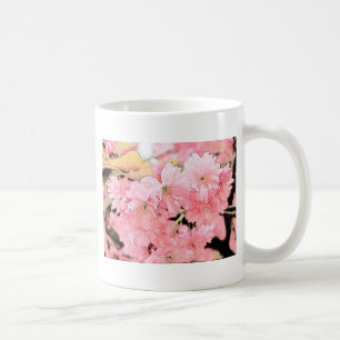 Reizvolle künstlerische Skizze rosa Kirschblüten Kaffeetasse