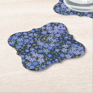 Reizvolle verstreute Immergrün-Blüten in Tiefblau Untersetzer
