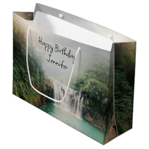 Reizvoller Wasserfall im Gebirgswald Geburtstag Große Geschenktüte