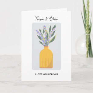 Reizvolles Blumenvasedesign mit Lavendel Karte