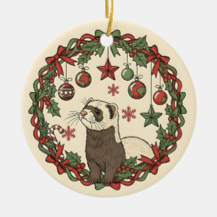 Reizvolles Weihnachtsfrettchen im Stechpalmenkranz Keramik Ornament
