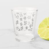 Rekonstruiertes Blumenmuster - Achromatische Goth Schnapsglas (Rückseite)