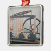 Rekonstruktion des Dampf-Motors James-Watts Silbernes Ornament (Links)