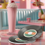 Rekordstil der 50er Jahre Pappteller<br><div class="desc">50er Rockabilly Record Paper Teller - Hey, alle coolen Katzen! Es ist definitiv Zeit, den Stil der 50er Jahre zu Party. Erinnern Sie sich an das Haar, die Mode und die Rock-n-Roll-Musik, die dieses stilvolle Jahrzehnt in den Herzen und Köpfen der Jungen und Junggebliebenen behalte. Karo aus der Papierplatte dieses...</div>