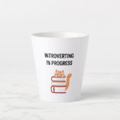 Relatable Introvert Humor with Cat and Books Milchtasse (Vorderseite)