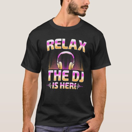 Relax The DJ Is Here DJ Disc Jockey Music Player T-Shirt (Vorderseite)