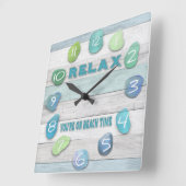 Relax, Your on Beach Time Driftwood Quadratische Wanduhr (Winkel)