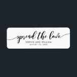 Relaxen Sie Skript, um das Label für die Liebe-Gas<br><div class="desc">Dieses stylische Gastgeschenk Hochzeit Label enthält die Worte "die Liebe verbreiten" in schwarzem Skript, ideal für die Kennzeichnung Ihrer Gastgeschenk Hochzeit-Geschenke aus Konfitüren. Es ist einfach zu personalisieren; ersetzen Sie einfach den Platzhalter-Text, um Ihre eigenen Informationen hinzuzufügen. Für weitere Optionen, wie zum Beispiel den Schriftart, die Textgröße oder den Abstand...</div>