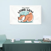 Relaxte Shiba Inu Art: Nur eine Shiba, die niedrig Banner (Messeveranstaltung)
