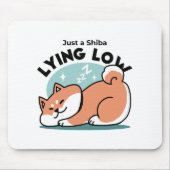 Relaxte Shiba Inu Art: Nur eine Shiba, die niedrig Mousepad (Vorne)