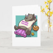 Relaxter Rhino auf einem Lilo Funny Cartoon Charak Karte (Gelbe Blume)
