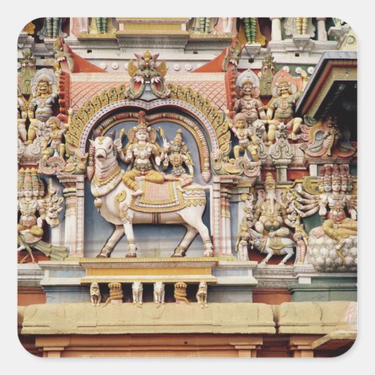 Relief zur Darstellung von Shiva und Parvati Quadratischer Aufkleber (Vorderseite)