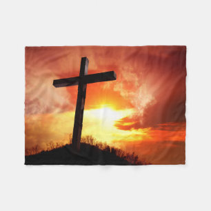 Religiöses Osterkreuz bei Sonnenuntergang Fleecedecke
