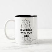 Remember Who You Are - Black Print Zweifarbige Tasse (Links)
