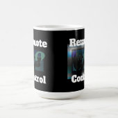 "Remote Control" SKULLNSKIN Grph by J.H. Thornton Kaffeetasse (Mittel)