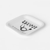 Remüde Doktor Stethoscope Sassy Funny Retirement Pappteller (Gewinkelt)