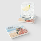 Remüde Flamingo am Strand mit Hut und Sonnenbrille Steinuntersetzer (Seitenansicht)