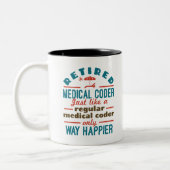 Remüde Medical Coder Funny Retirement Happier Zweifarbige Tasse (Links)