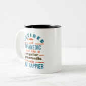 Remüde Paramedic EMT Retirement Funny Happier Zweifarbige Tasse (Vorderseite Links)