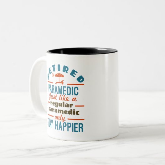 Remüde Paramedic EMT Retirement Funny Happier Zweifarbige Tasse (Vorderseite Links)
