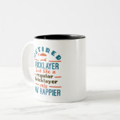 Remüder Bricklayer Brick Mason Retirement Happier Zweifarbige Tasse (Vorderseite Links)