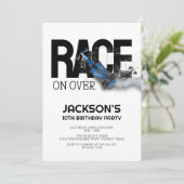Rennen über die moderne Rennwagen Boy Geburtstagsp Einladung (Stehend Vorderseite)