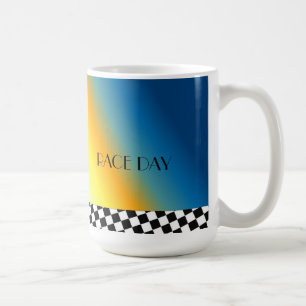 Renntag mit schwarz-weiß karierter Umrandung Kaffeetasse