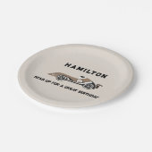 Rennwagen mit zwei schnellen sportlichen Geburtsta Pappteller (Schrägansicht)