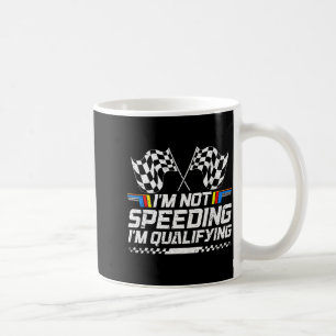 Rennwagen nicht zu schnell im Qualifying-Rennen Mä Kaffeetasse
