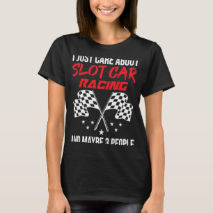 Rennwagen und 3 Personen T-Shirt