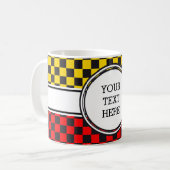 Rennwagenmuster + Ihr Hintergrund & Text Kaffeetasse (Vorderseite Links)