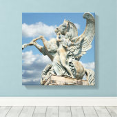 Renown Holding Back Pegasus Leinwanddruck (Insitu (Holzboden))