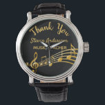 Rente Gold Musiknoten Black Music Lehrer Armbanduhr<br><div class="desc">Einfache und elegante Pensionierung für einen männlichen oder weiblichen Musiklehrer! Ein klassischer schwarzer Hintergrund mit goldenen Imitaten Musiknoten. Vorlage für einen Namen,  und der folgende: Danke,  goldene Buchstaben. Vielen Dank,  dass Sie mit einem modernen handgeschriebenen Stil geschrieben sind.</div>