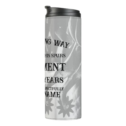 Rentenankündigung mit alten Spulen Thermosbecher (Nach rechts gedreht)