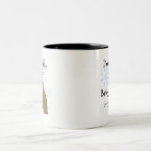 Rentier Bereit für Weihnachtsgeschenke und Geschen Zweifarbige Tasse (Mittel)