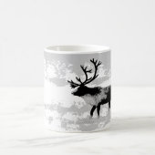 Rentier im Winter Kaffeetasse (Mittel)