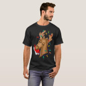 Rentier mit Weihnachtsleuchten und Weihnachtsratte T-Shirt (Vorne ganz)
