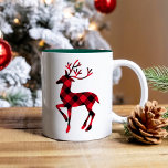 Rentier Red and Black Buffalo Karierte Weihnachten Zweifarbige Tasse<br><div class="desc">Die saisonale Weihnachtskaffee-Tasse bietet zwei festliche Rentiere mit Geweih in einem karierten roten und schwarzen Büffel. Anpassen mit benutzerdefiniertem Text.</div>