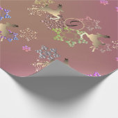 Rentiere und Schneeflocken auf Lila Moos Geschenkpapier (Ecke)