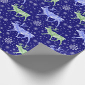 Rentiere und Schneeflocken Muster Blau und Grün Geschenkpapier (Ecke)