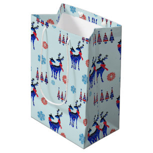 Rentiere, Weihnachtsbäume und Schneeflocken-Muster Mittlere Geschenktüte