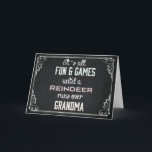 Rentierfisch über Oma Feiertagskarte<br><div class="desc">Chalkboard Es macht Spaß und Spiele bis ein Rentier über Oma läuft.  So eine lustige Weihnachtskarte,  die an Familie und Freunde geschickt werden soll</div>