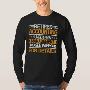 Rentner Buchhaltung unter neuer Leitung Ehefrau an T-Shirt